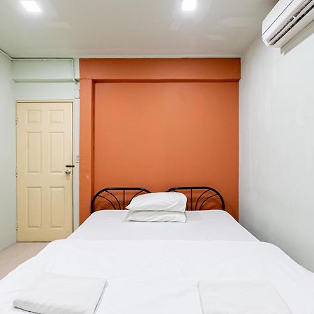 Freesia Saladaeng Silom Apartments Bangkok Kültér fotó