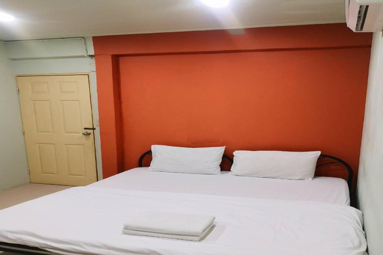 Freesia Saladaeng Silom Apartments Bangkok Kültér fotó