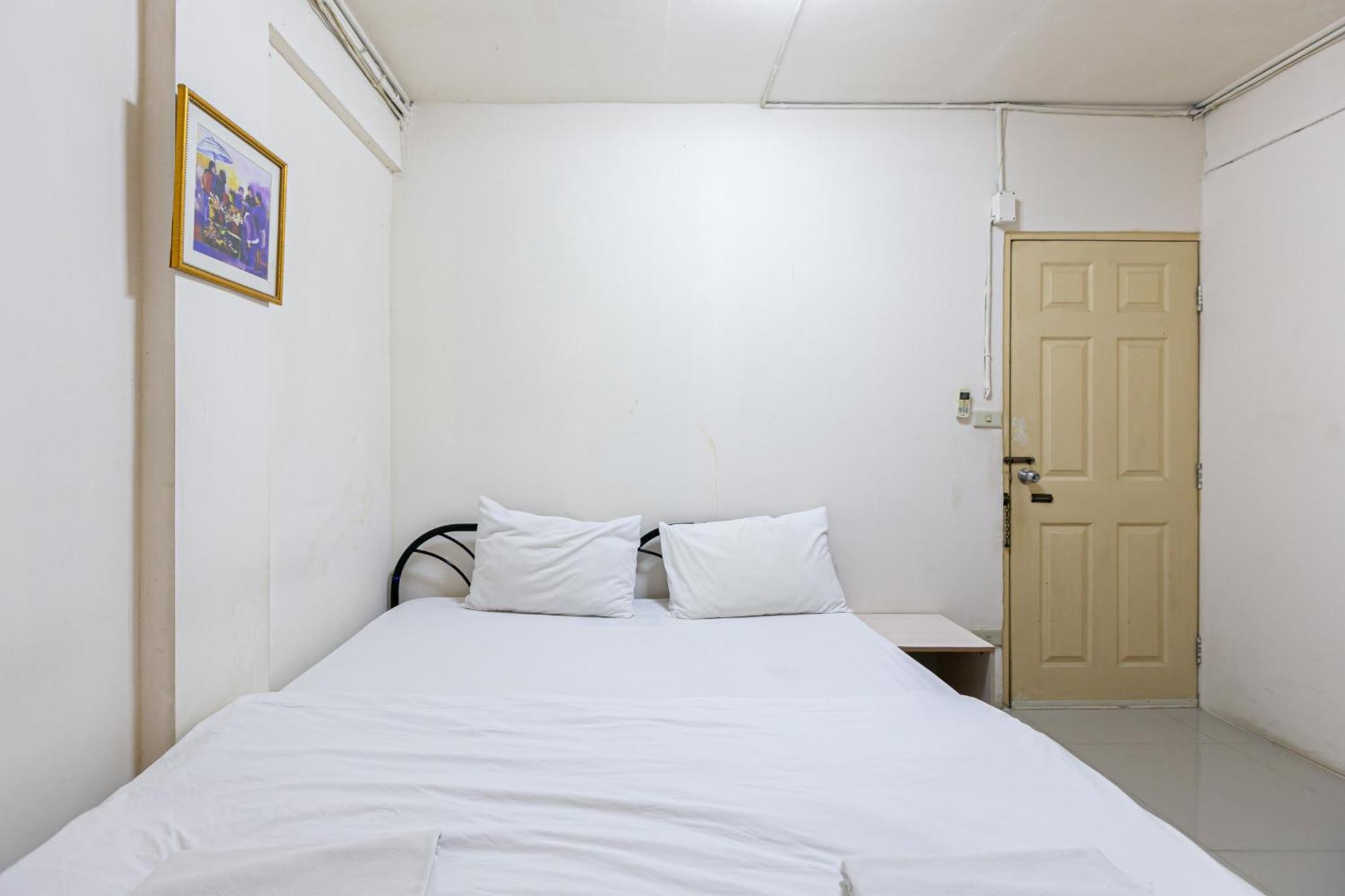 Freesia Saladaeng Silom Apartments Bangkok Kültér fotó
