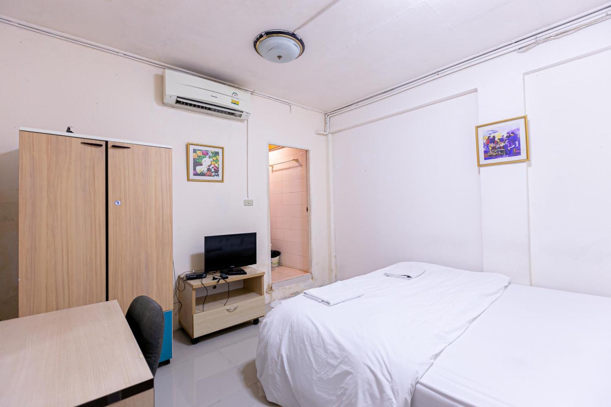 Freesia Saladaeng Silom Apartments Bangkok Kültér fotó