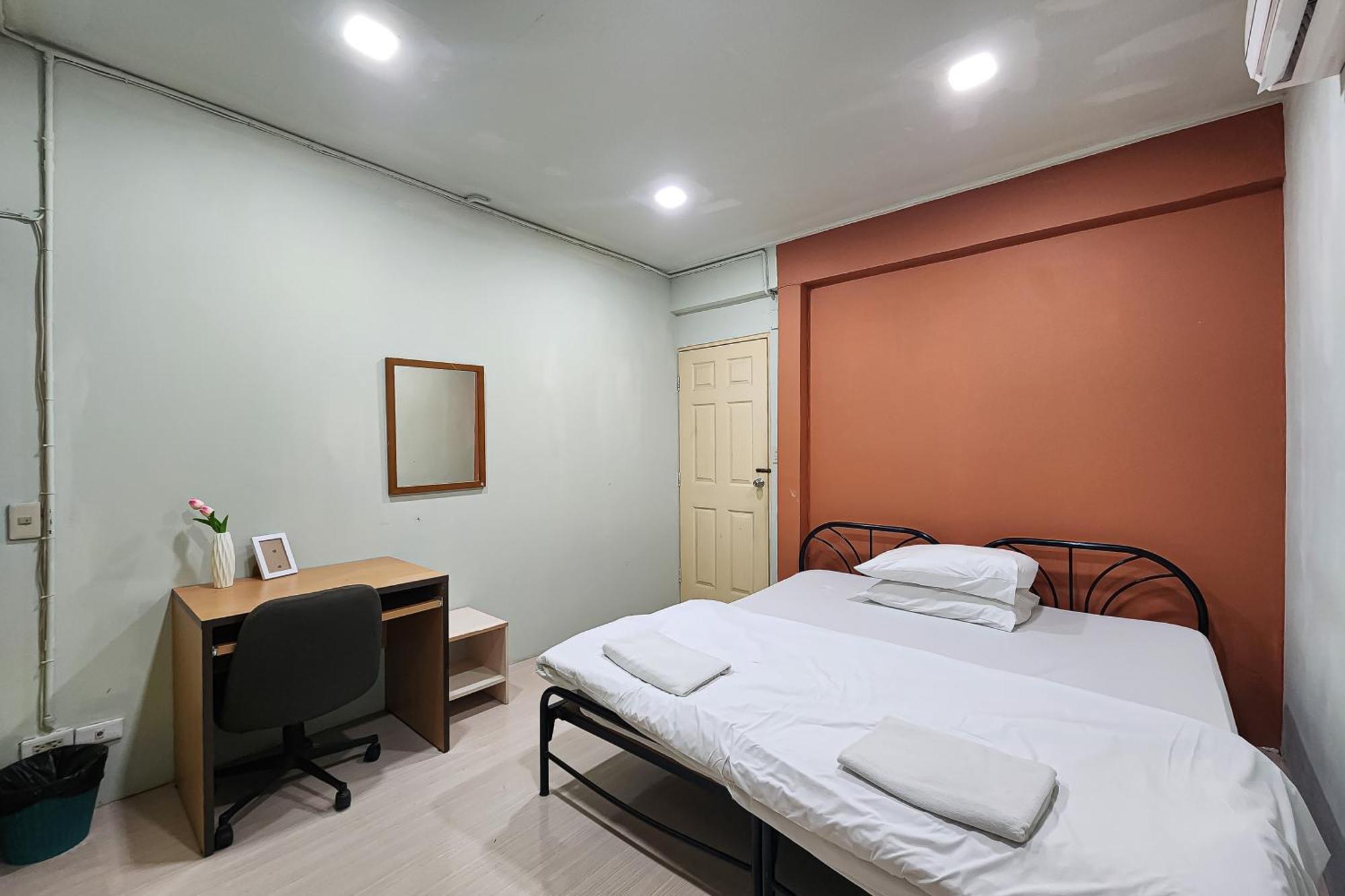 Freesia Saladaeng Silom Apartments Bangkok Kültér fotó