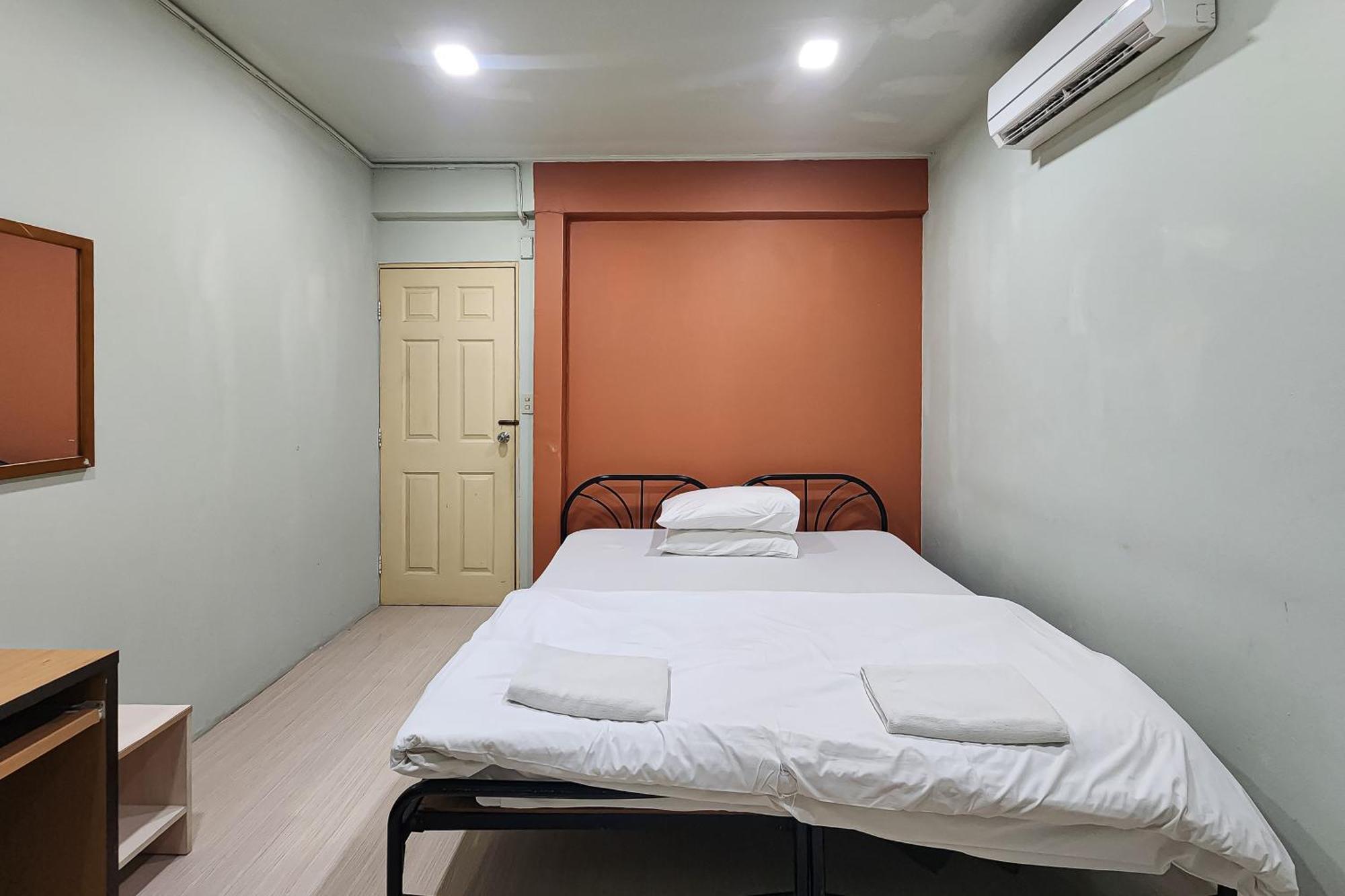 Freesia Saladaeng Silom Apartments Bangkok Kültér fotó