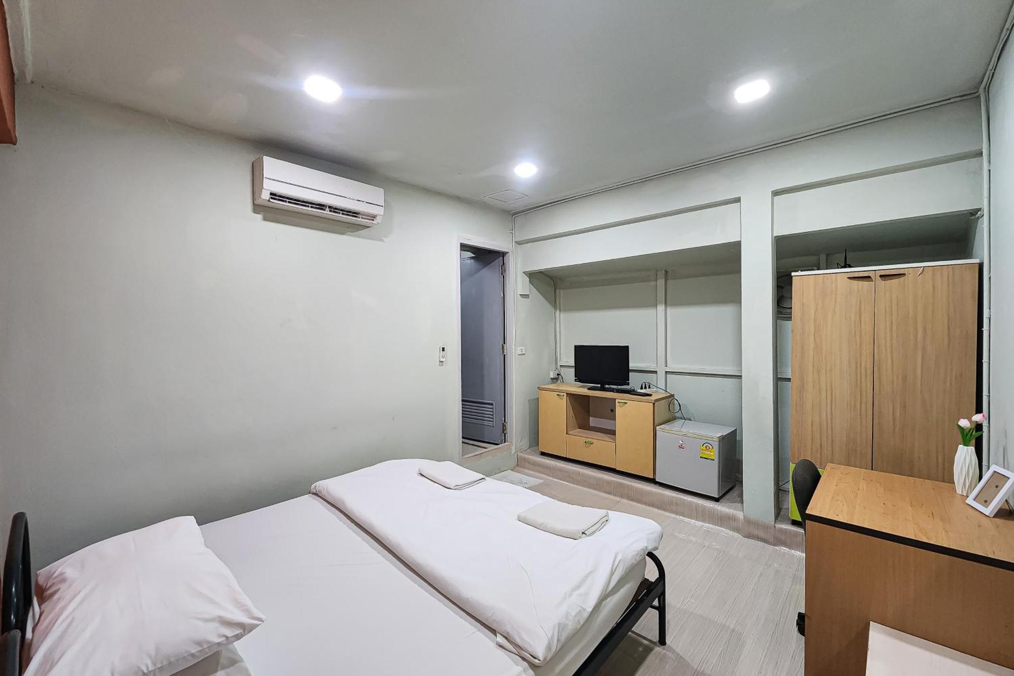 Freesia Saladaeng Silom Apartments Bangkok Kültér fotó