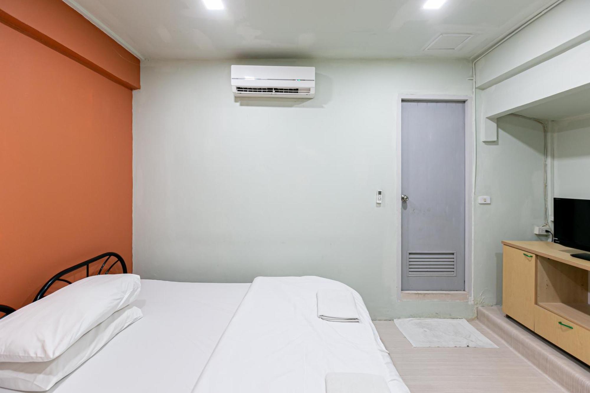 Freesia Saladaeng Silom Apartments Bangkok Kültér fotó