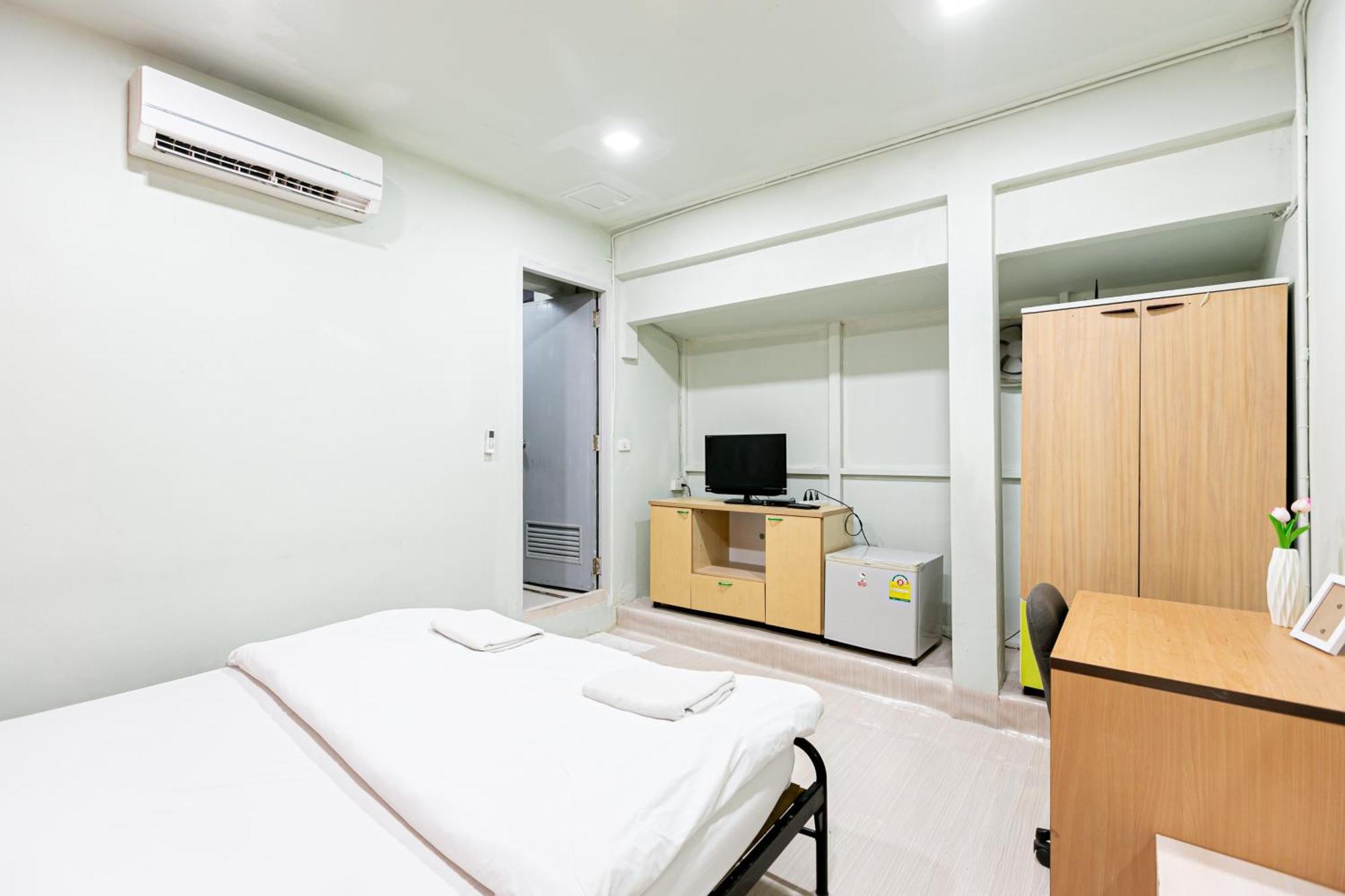 Freesia Saladaeng Silom Apartments Bangkok Kültér fotó