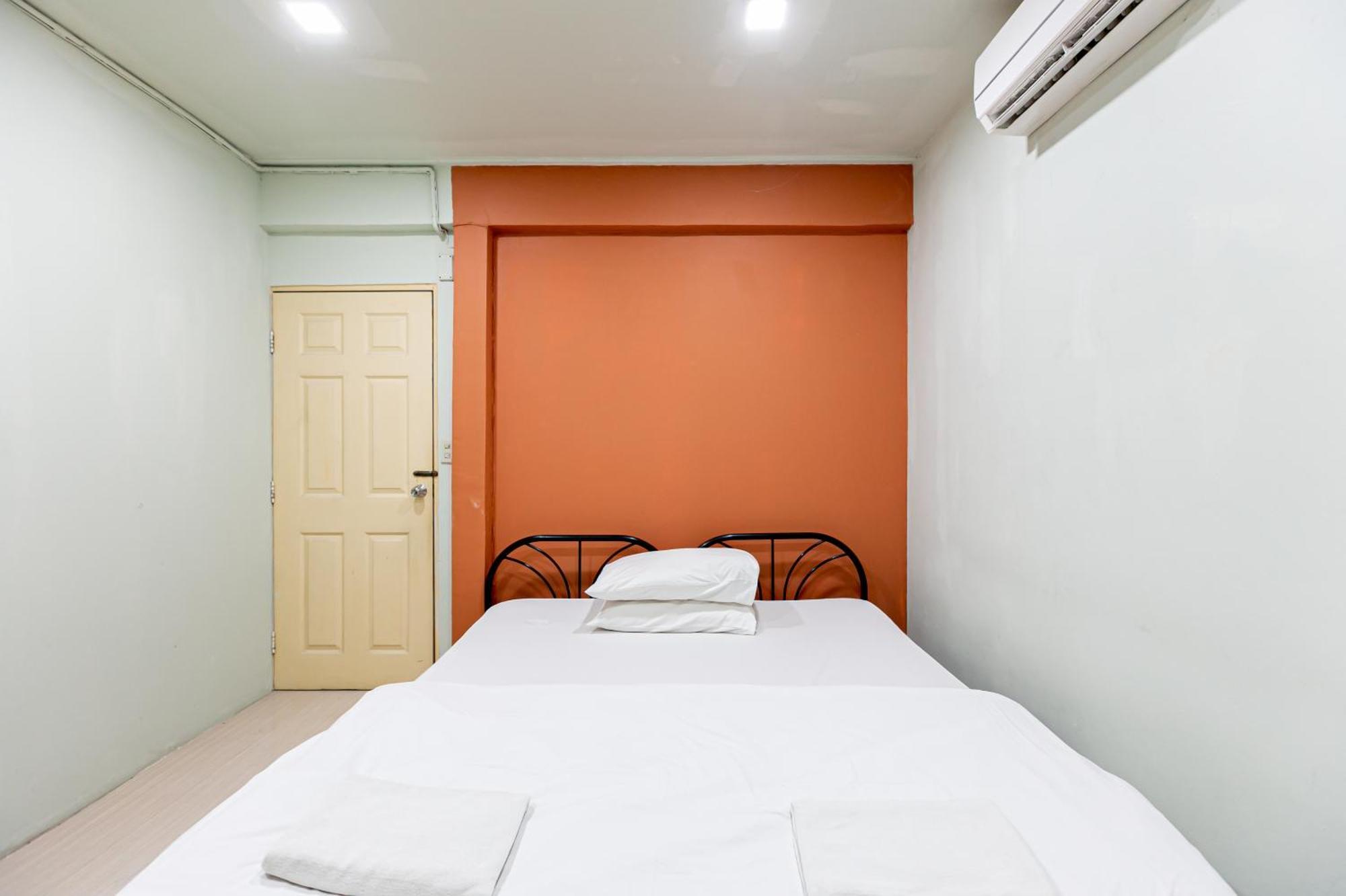 Freesia Saladaeng Silom Apartments Bangkok Kültér fotó
