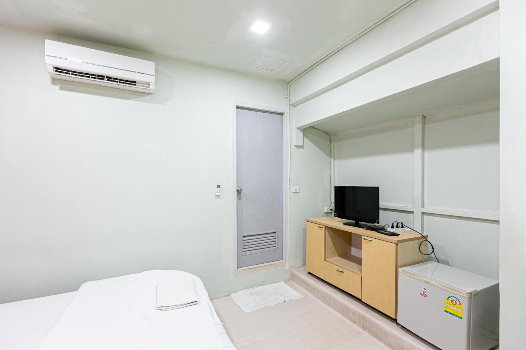Freesia Saladaeng Silom Apartments Bangkok Kültér fotó