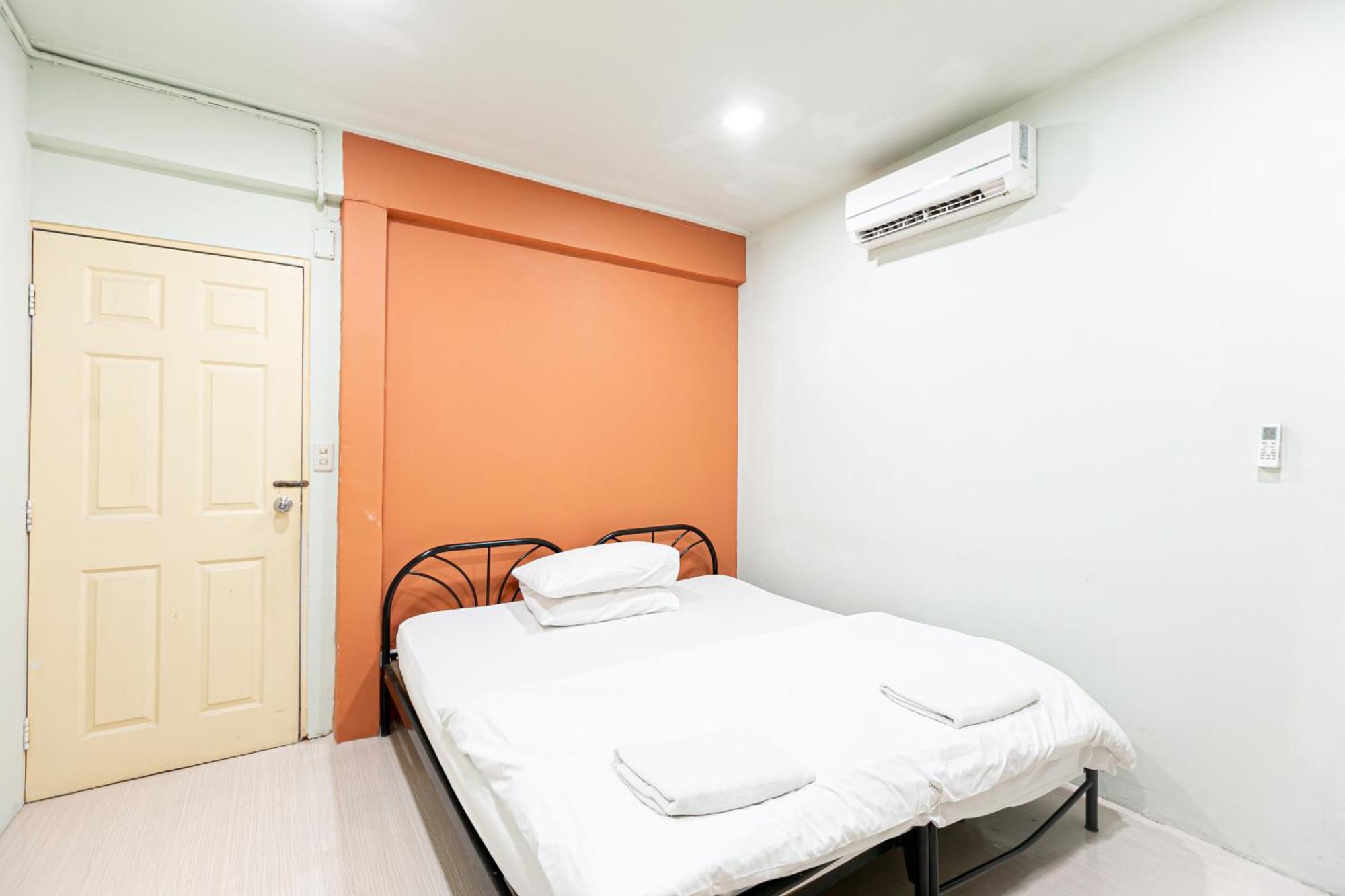 Freesia Saladaeng Silom Apartments Bangkok Kültér fotó